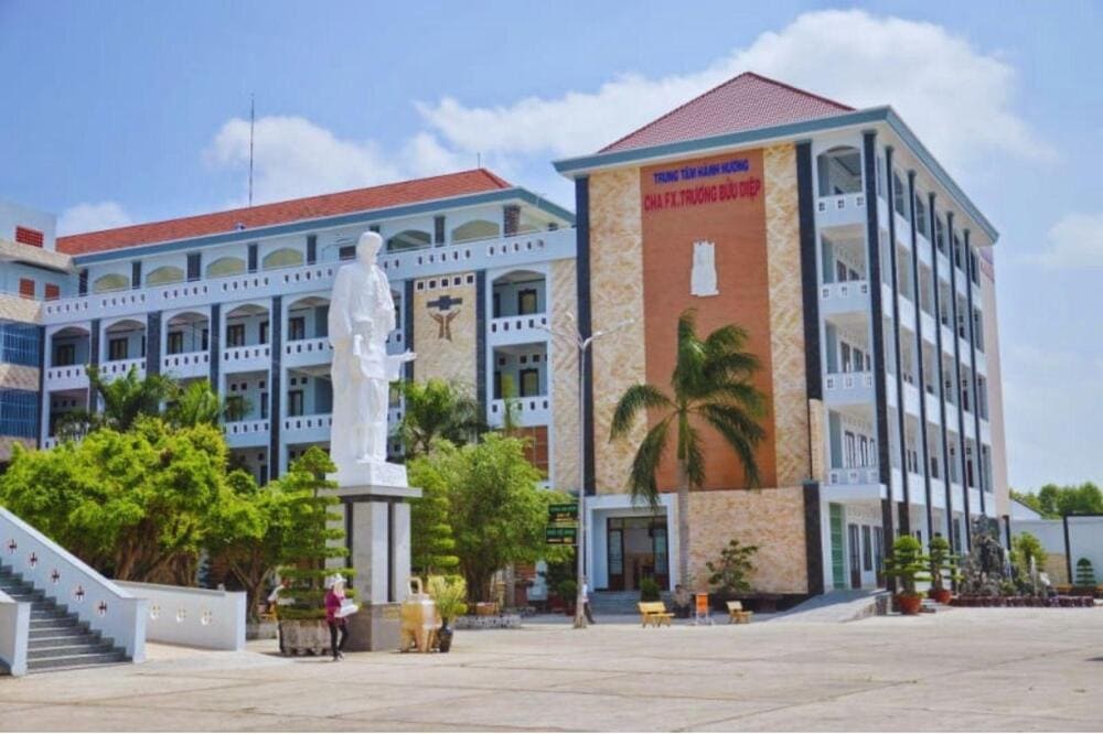 Toà nhà Trung tâm hành hương Cha Diệp